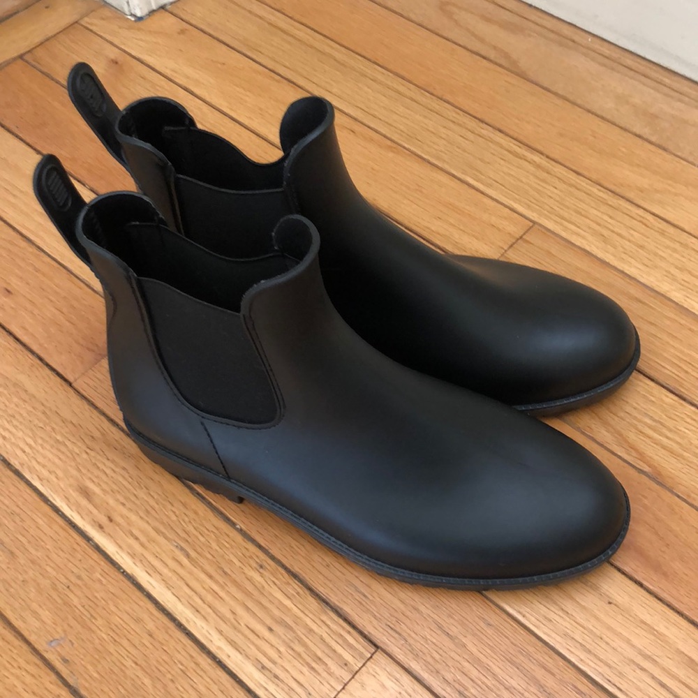 Old navy women’s rain boots size 10. Brand new, never worn